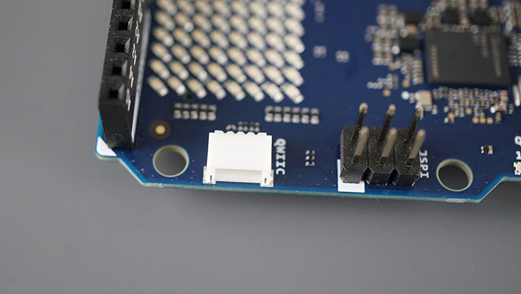 Conector Qwiic del Arduino UNO Q, para enchufar sensores y actuadores sin soldar